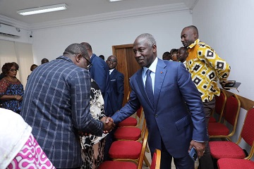 Côte d’Ivoire / Lutte contre l’insalubrité : le Maire de la commune de Yopougon, Adama Bictogo met en place le Conseil Communal de Salubrité